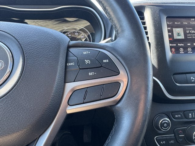Used 2019 Jeep Cherokee Latitude Plus w/ Comfort/Convenience Group AWD/4WD image 19