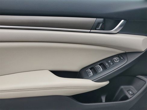 Used 2020 Honda Accord LX image 17