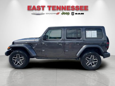 Used 2025 Jeep Wrangler Unlimited Sahara AWD/4WD image 6