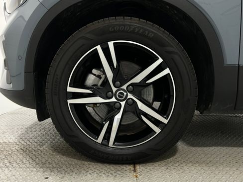 Used 2023 Volvo XC40 B5 Plus AWD/4WD image 38