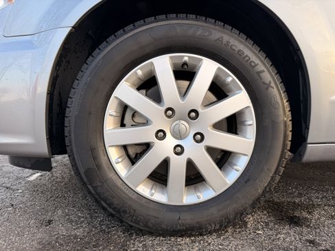 Used 2014 Chrysler Town & Country Touring image 9