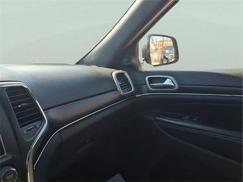 Used 2014 Jeep Grand Cherokee Limited image 19