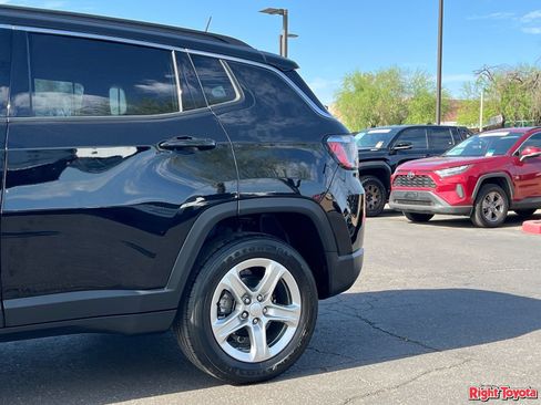 Used 2024 Jeep Compass Latitude AWD/4WD image 10