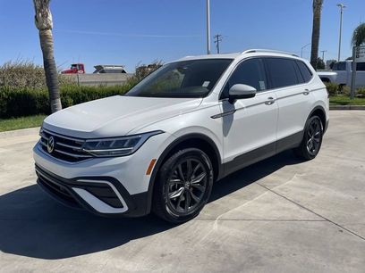 Used 2023 Volkswagen Tiguan SE w/ Panoramic Sunroof Package