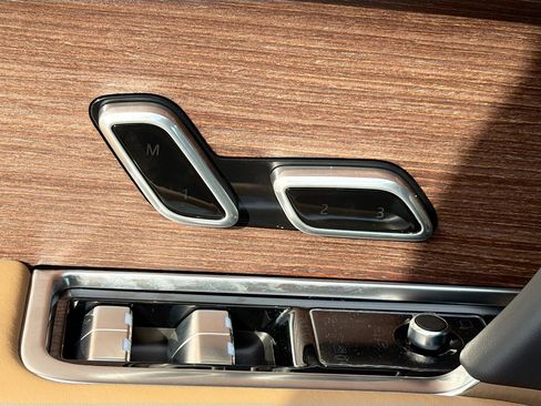 New 2026 Land Rover Range Rover Autobiography AWD/4WD image 24