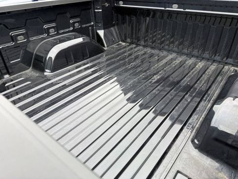 Used 2023 Chevrolet Silverado 1500 LT AWD/4WD image 6