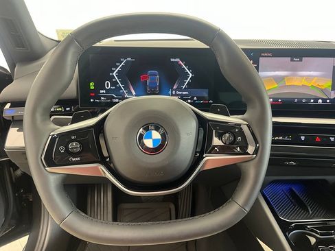 Used 2025 BMW 530i w/ Premium Package RWD image 9