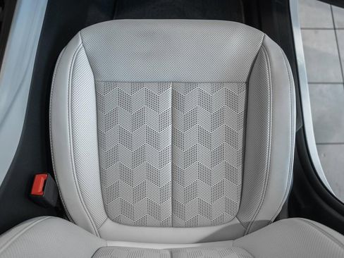 New 2026 Jeep Cherokee Overland w/ Trailer Tow Group AWD/4WD image 34