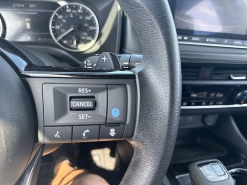 Used 2023 Nissan Rogue SV FWD image 34