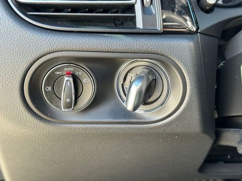 Certified 2023 Porsche Macan image 34