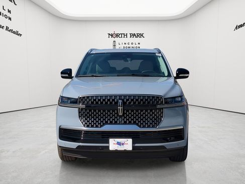 New 2026 Lincoln Navigator L Premier AWD/4WD image 8