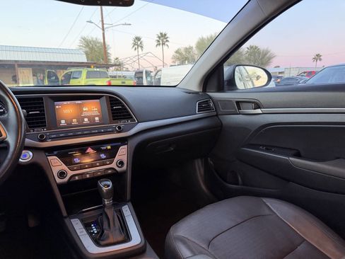 Used 2017 Hyundai Elantra Limited image 22