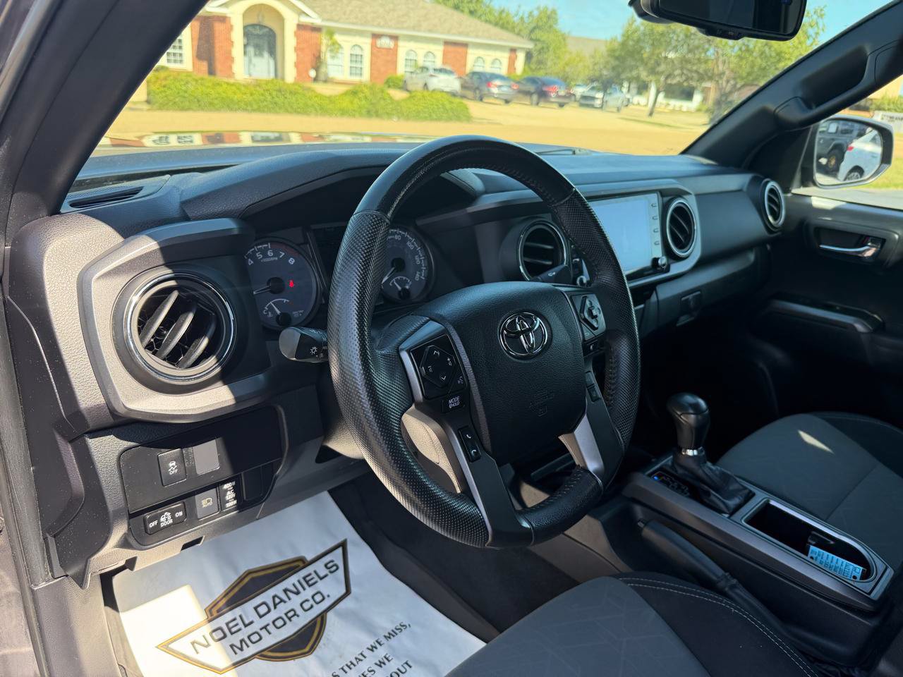 Used 2021 Toyota Tacoma TRD Off-Road AWD/4WD image 11
