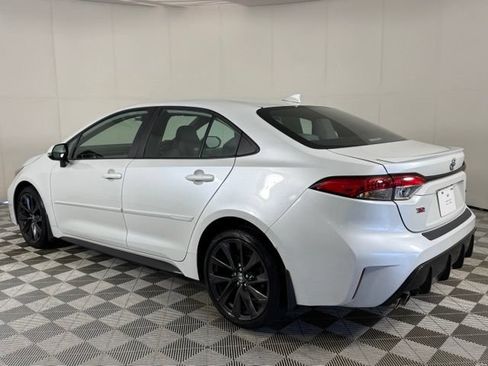 Used 2023 Toyota Corolla SE w/ Carpet Mat Package (TMS) FWD image 5