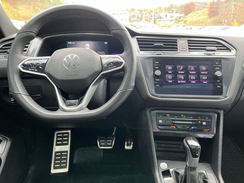 Used 2022 Volkswagen Tiguan SE R-Line image 18