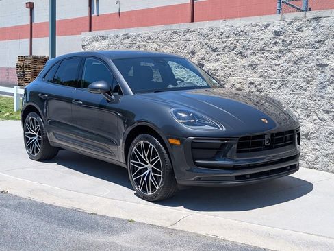 Certified 2026 Porsche Macan AWD/4WD image 9