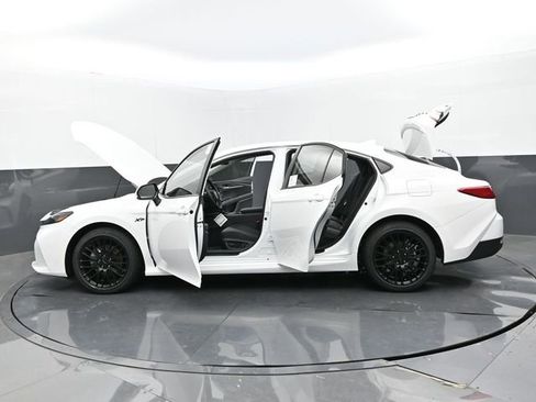 Used 2025 Toyota Camry LE w/ Convenience Package image 32