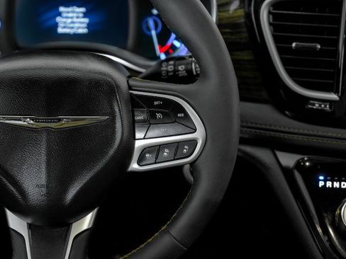 Used 2023 Chrysler Pacifica Pinnacle image 15