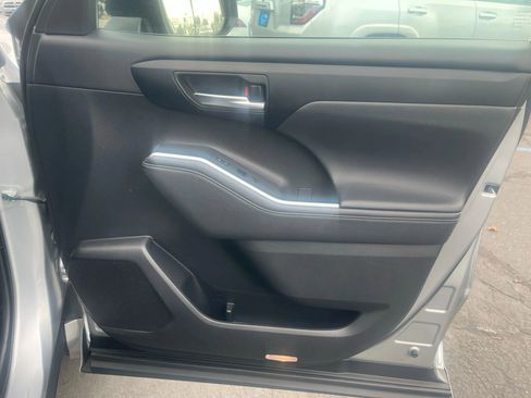 Used 2024 Toyota Highlander XSE image 11