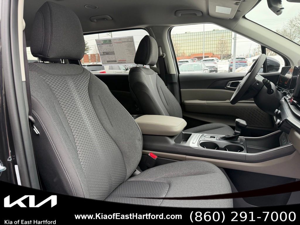 New 2026 Kia Carnival LX FWD image 13