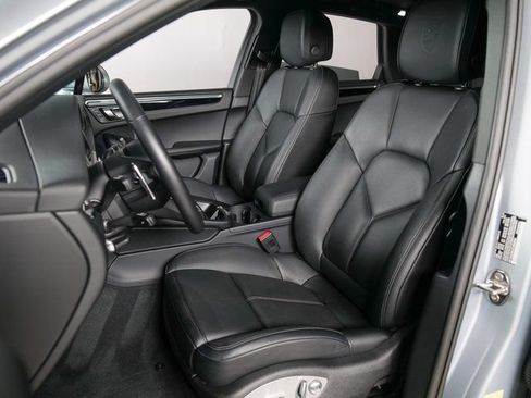 Certified 2026 Porsche Macan AWD/4WD image 5