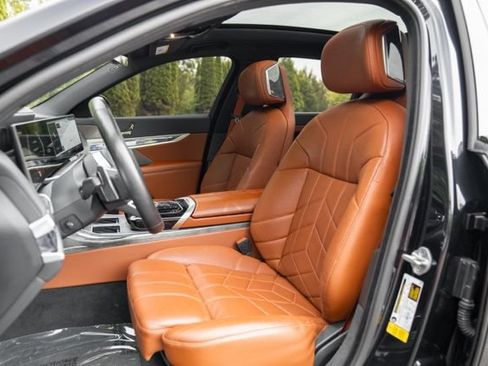 Used 2023 BMW 740i w/ Luxury Rear Seating Package RWD image 34