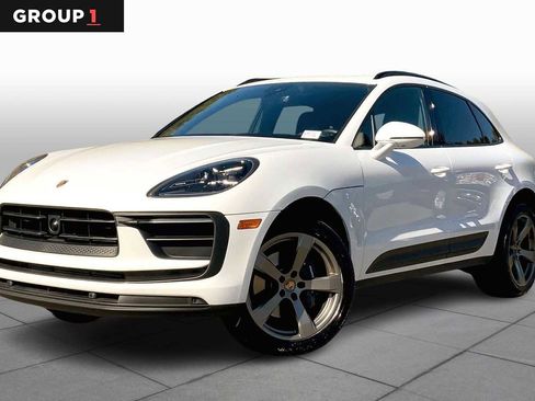 Used 2025 Porsche Macan image 1