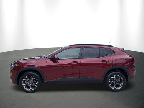 Used 2024 Chevrolet Trax LT w/ LT Convenience Package FWD image 12