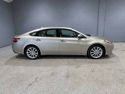 Used 2014 Toyota Avalon Limited image 2