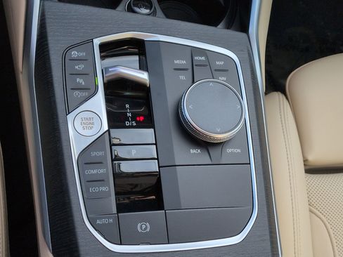 Used 2025 BMW 330i Sedan w/ Convenience Package image 26