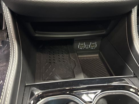 Used 2025 Chrysler Pacifica Limited image 26