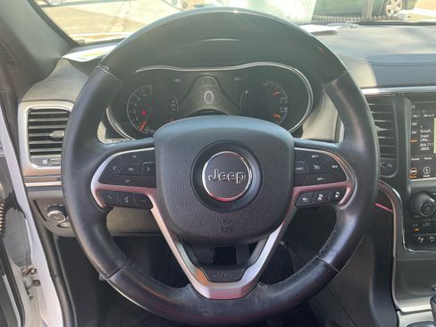 Used 2018 Jeep Grand Cherokee Overland RWD image 9