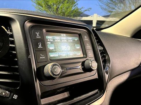 Used 2018 Jeep Cherokee Latitude w/ Altitude Package FWD image 23