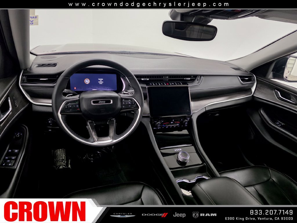 Used 2024 Jeep Grand Cherokee Limited w/ Black Appearance Package RWD image 15