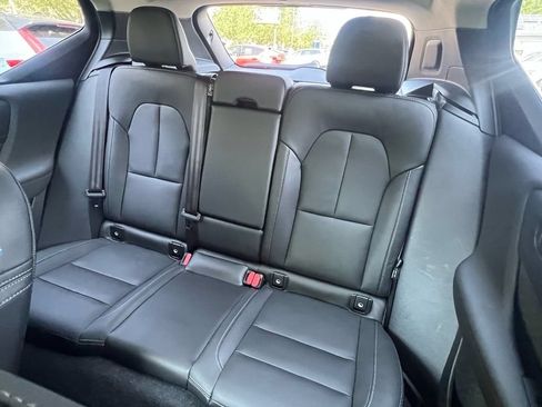 Certified 2025 Volvo XC40 B5 Core AWD/4WD image 22