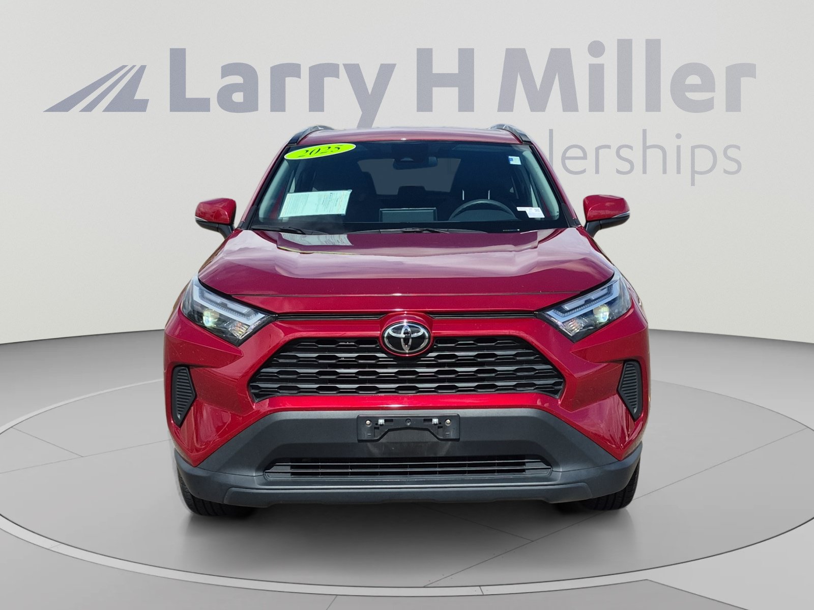 Used 2025 Toyota RAV4 XLE AWD/4WD image 8
