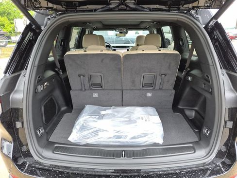 New 2026 Jeep Grand Cherokee L Limited w/ Luxury Tech Group II RWD image 8