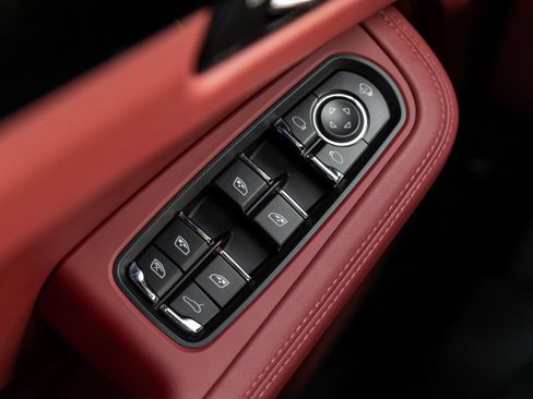 Certified 2026 Porsche Macan AWD/4WD image 19