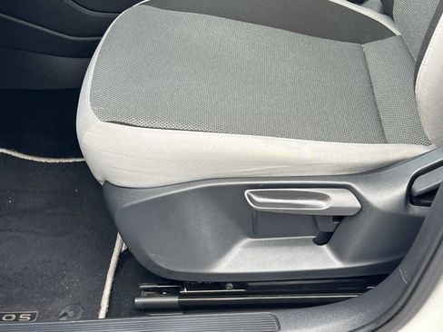 Certified 2022 Volkswagen Taos S image 17