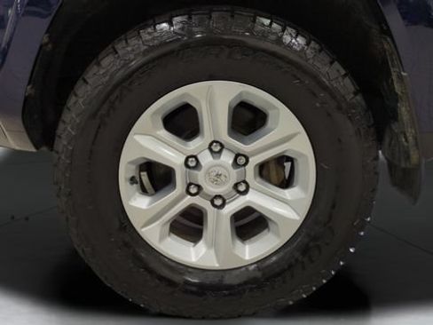 Used 2022 Toyota 4Runner SR5 Premium w/ Moonroof Package AWD/4WD image 26