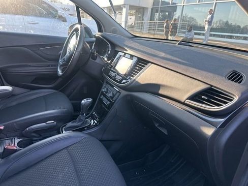 Used 2022 Buick Encore Preferred w/ Safety Package image 21