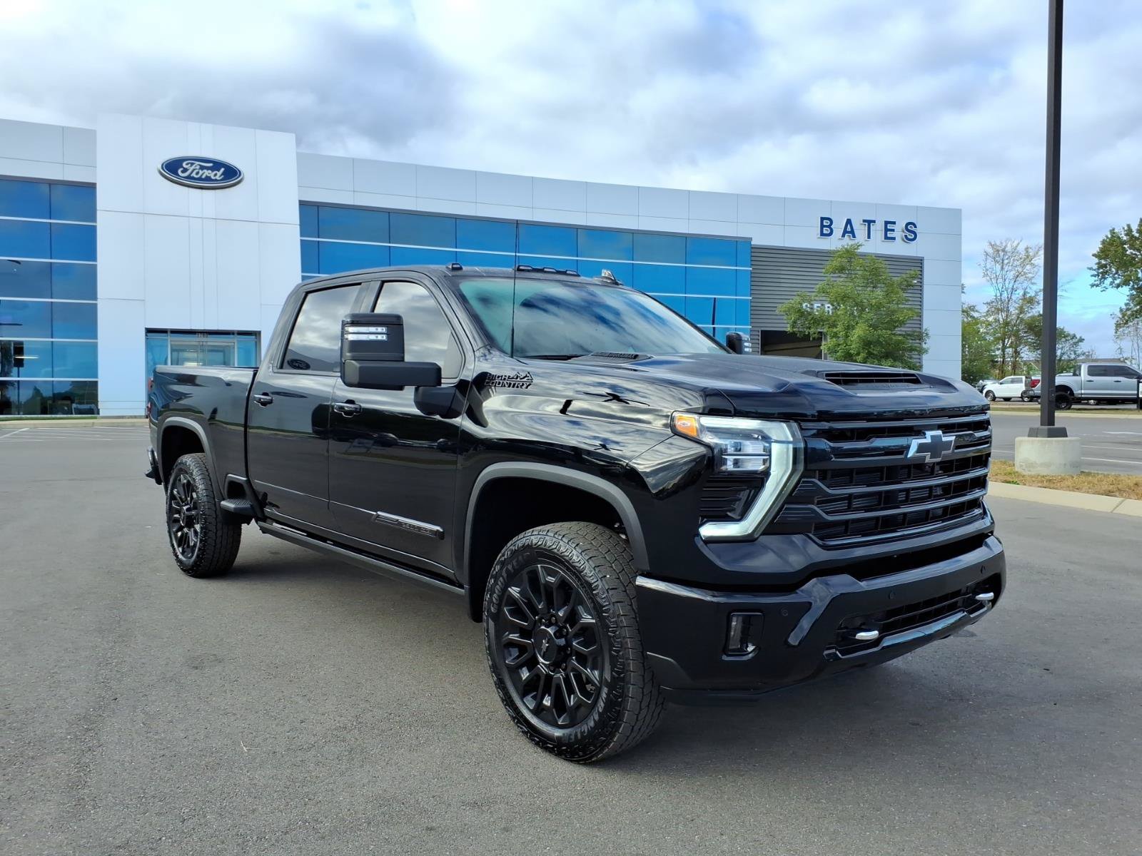 Used 2026 Chevrolet Silverado 2500 High Country w/ High Country Premium Package AWD/4WD image 1