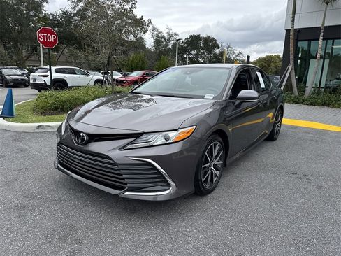 Used 2023 Toyota Camry XLE image 10