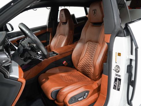 Used 2021 Lamborghini Urus AWD/4WD image 9