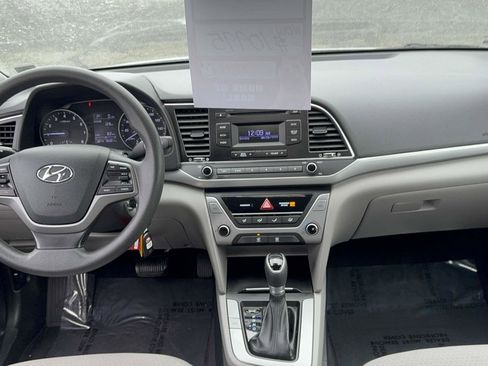 Used 2018 Hyundai Elantra SE image 11