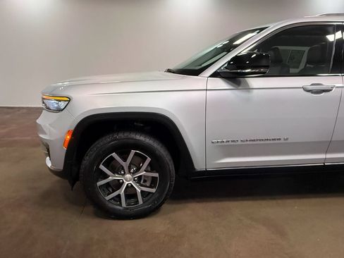 Used 2023 Jeep Grand Cherokee L Limited AWD/4WD image 38