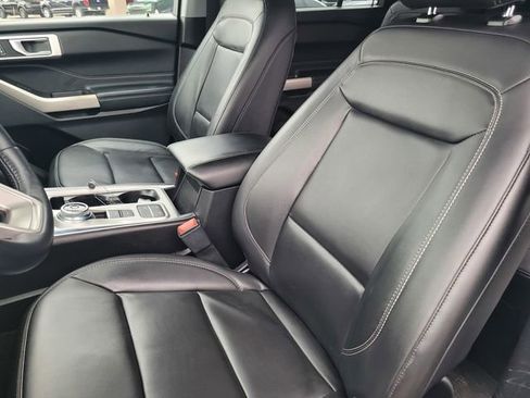 Certified 2022 Ford Explorer XLT w/ Equipment Group 202A image 11