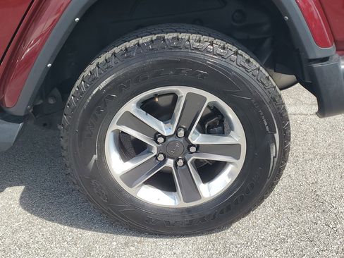 Used 2021 Jeep Wrangler Unlimited Sahara AWD/4WD image 9