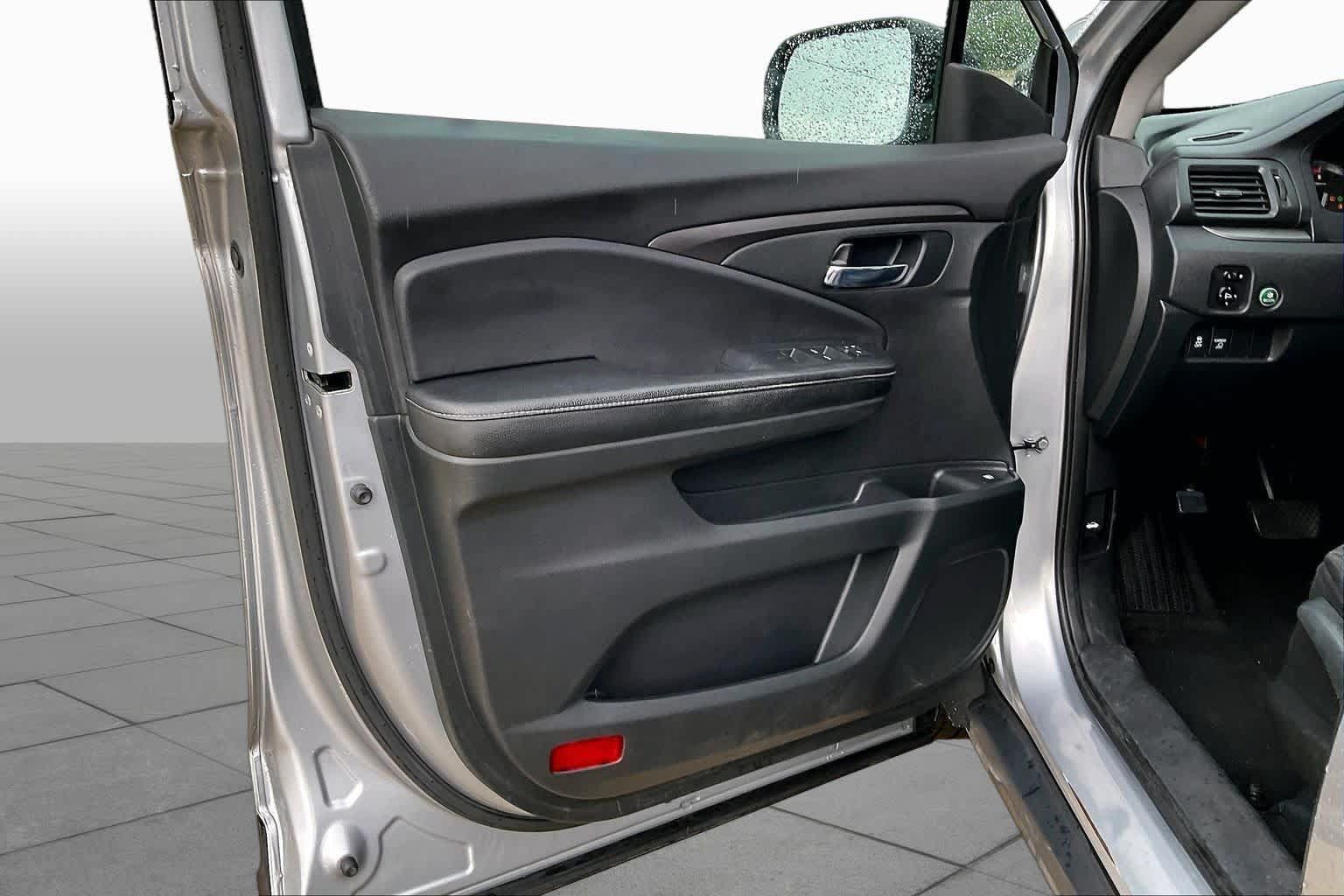 Used 2017 Honda Ridgeline RT image 20
