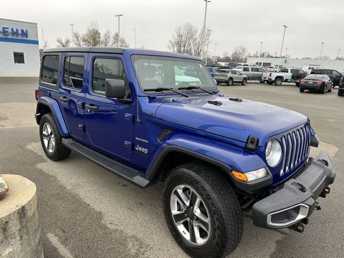 Used 2018 Jeep Wrangler Unlimited Sahara w/ Cold Weather Group image 11